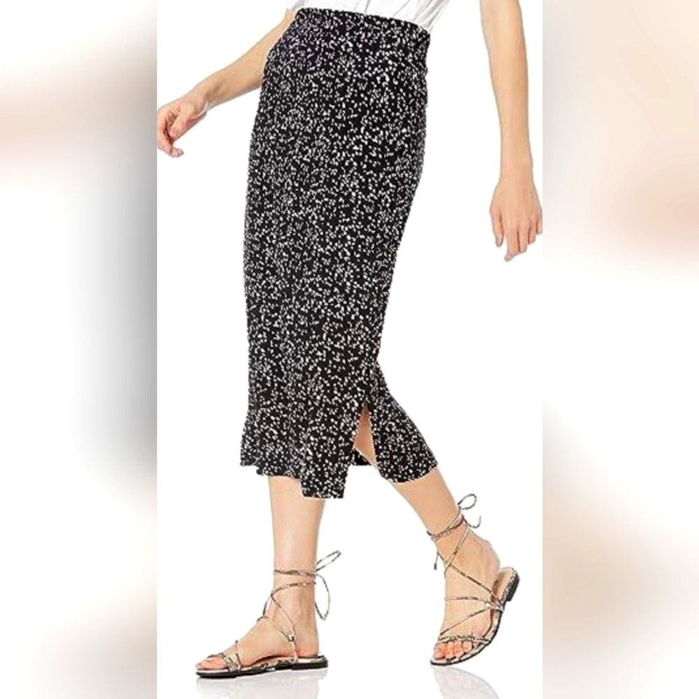 Gorgeous, pull on midi skirt - size M BNWT